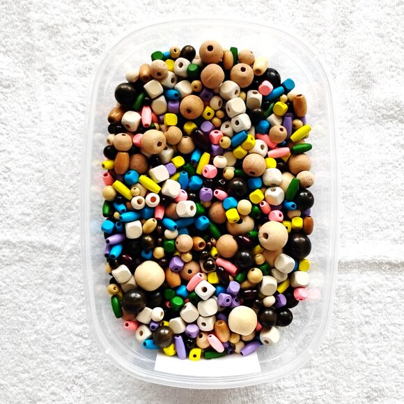 600+ Wood Beads Crafts Jewelry Polished Painted Raw Different Sizes & Shapes - Picture 4 of 4